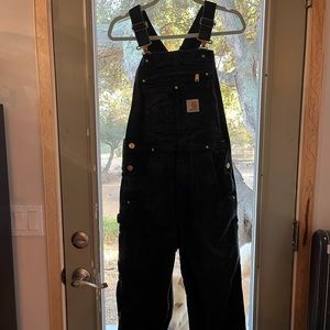 Straight leg, raw hem carhartt unisex work overalls. In great used condition